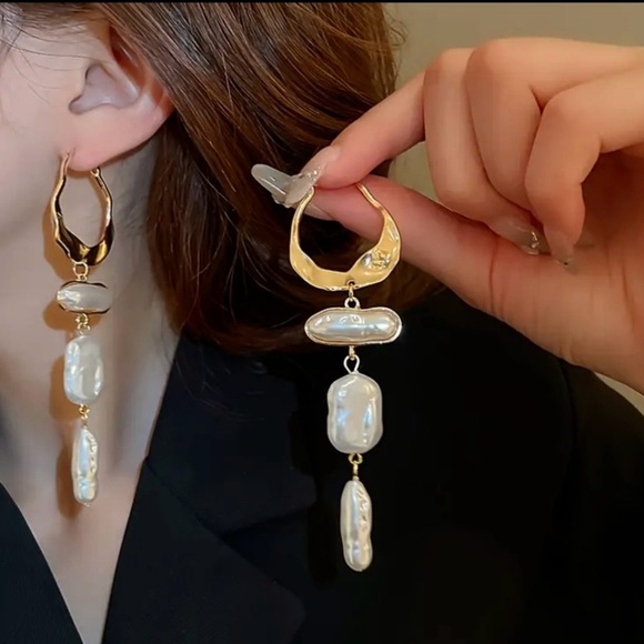 ✨For Love and Lemons Amelia Pearl Drop Earrings - Picture 3 of 5